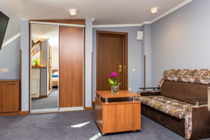 Room 19 of 36