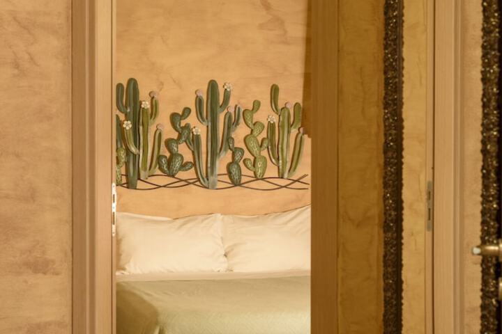 Room 6 of 38
