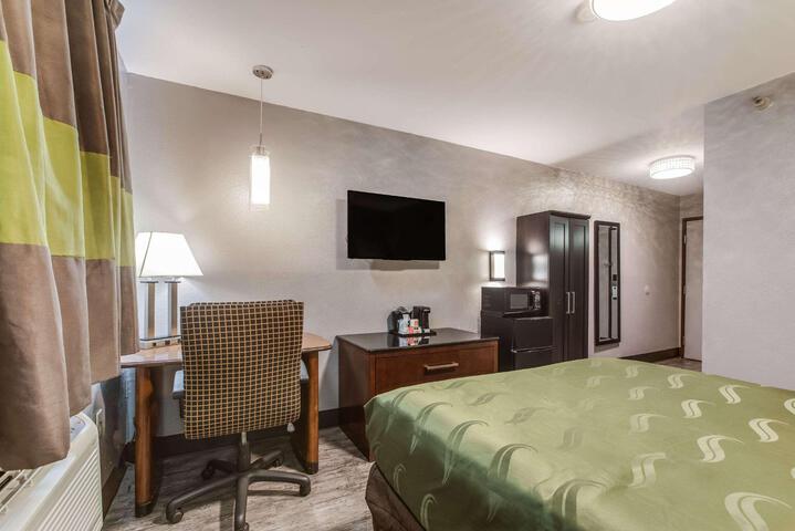 Queen Bed Accessible (3 of 5)