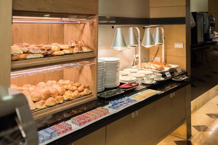 Breakfast area