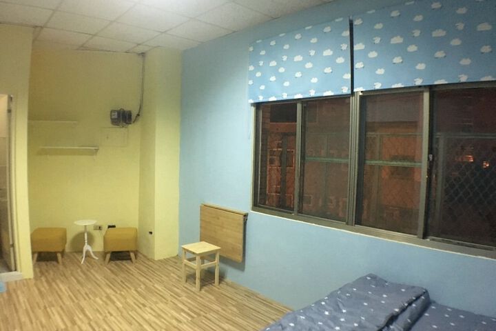 Room 13 of 16