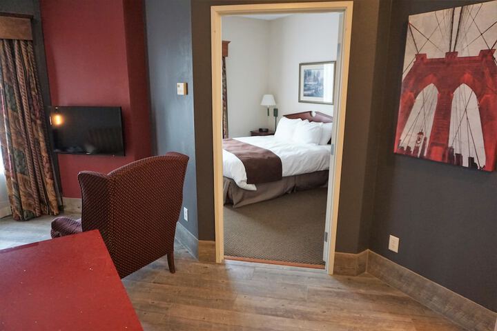 1 Bedroom Suite Queen Bed (3 of 26)