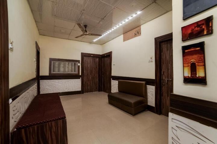 SPOT ON 74621 Hotel E Square Nxt