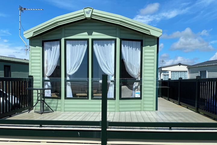 Beachside Lodge - Sleeps 6 - Pets ok - Plus Parking in Morecambe