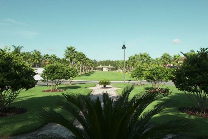 Property Grounds 43 of 48