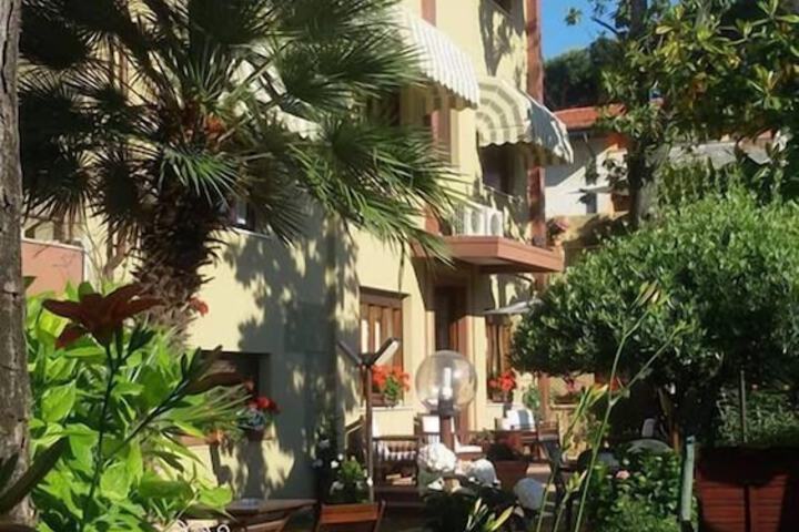Hotel Exterior 60 of 68