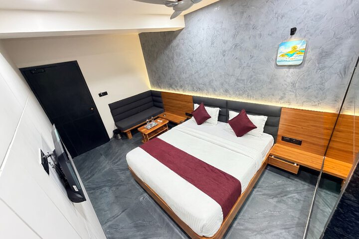 Room 12 of 50