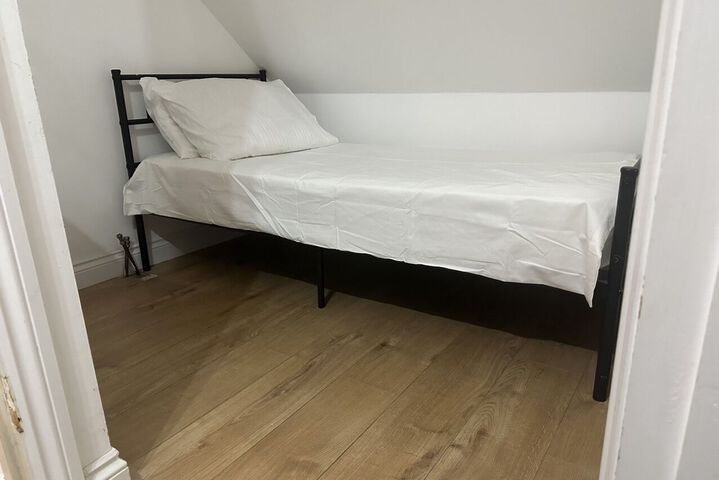 Room 8 of 19