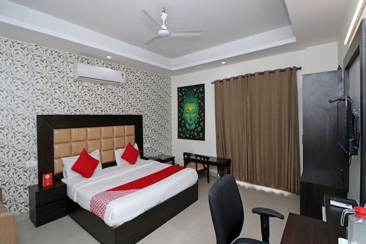 Room 13 of 23