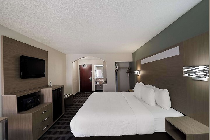 1 King Bed (23 of 36)
