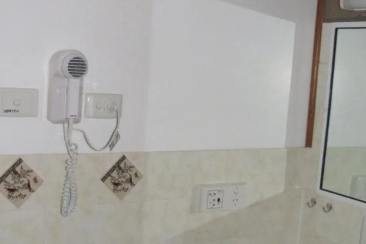 Room 8 of 16