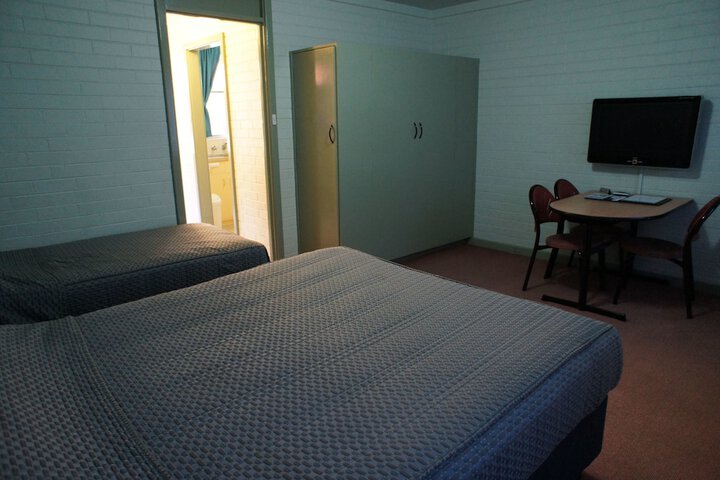 Room 7 of 65