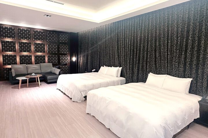 Room 6 of 82