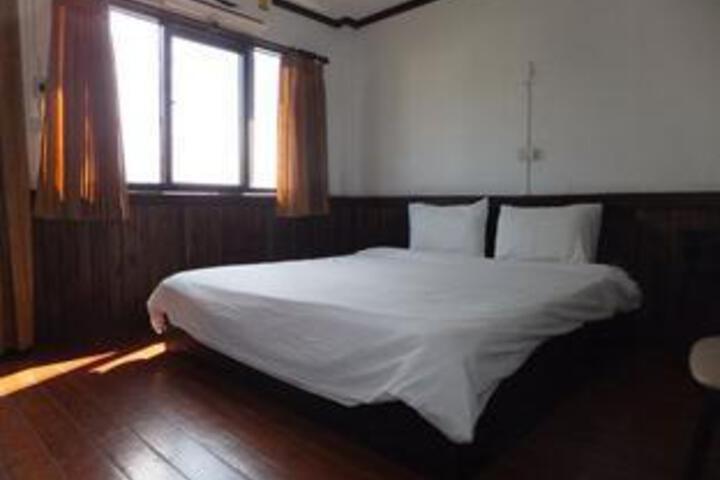 Room 4 of 5