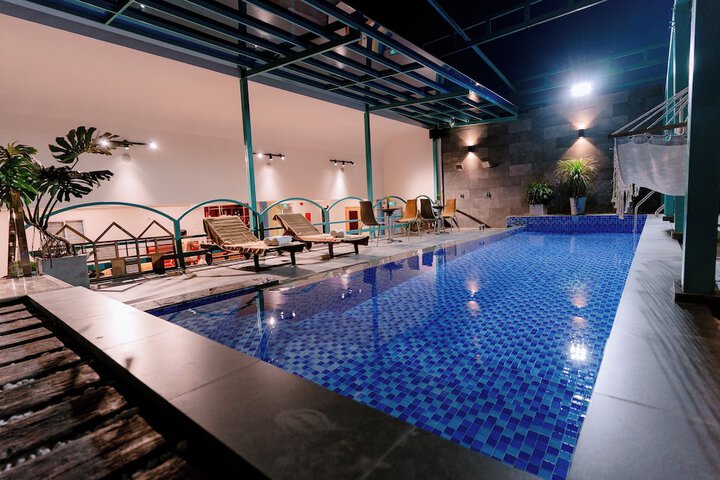 Pool 68 of 125
