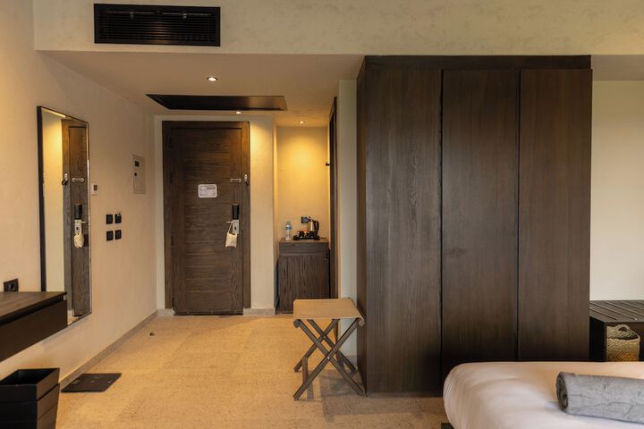Room 13 of 150