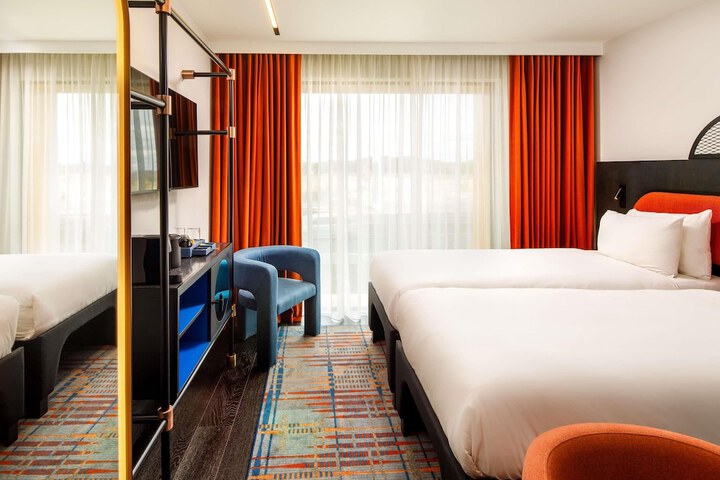 Room 54 of 117