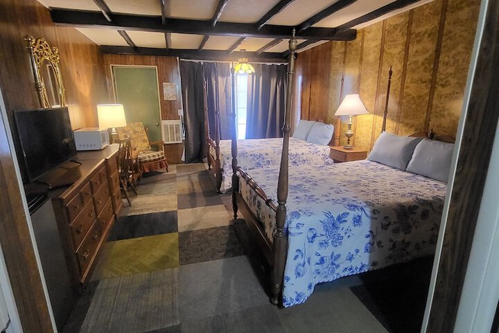 2 Double Beds (8 of 28)