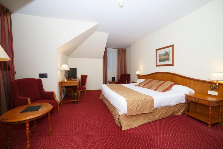 Room 15 of 49