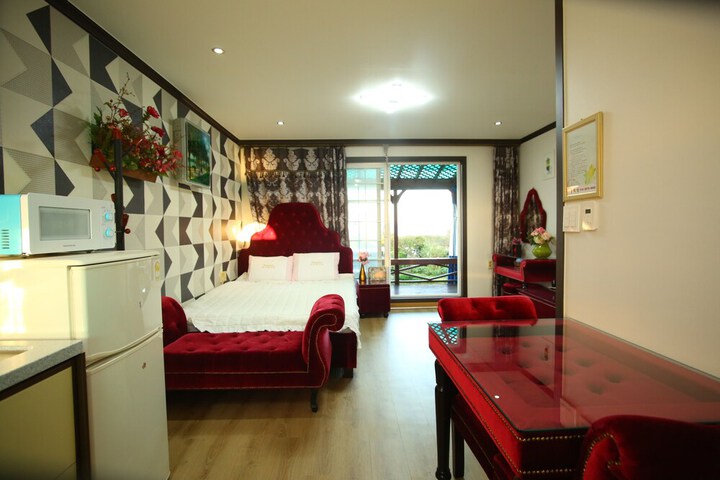 Room 80 of 82