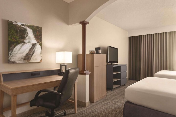 Queen Bed Accessible (7 of 17)