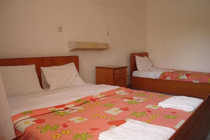 Room 6 of 32
