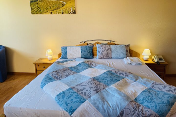 Room 8 of 12