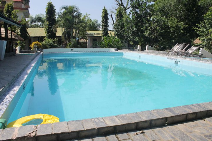 Pool 15 of 24
