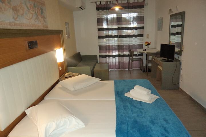 Room 8 of 73