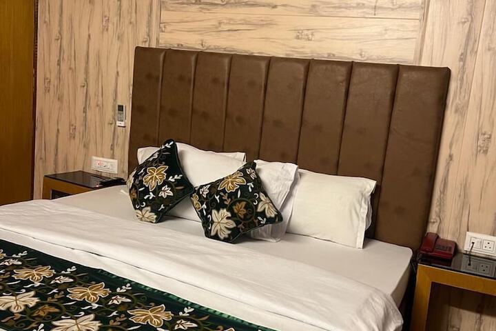 Room 3 of 12