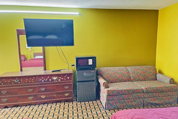 Room 9 of 27
