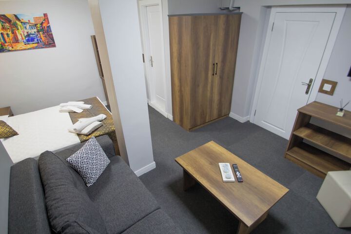 Room 70 of 99