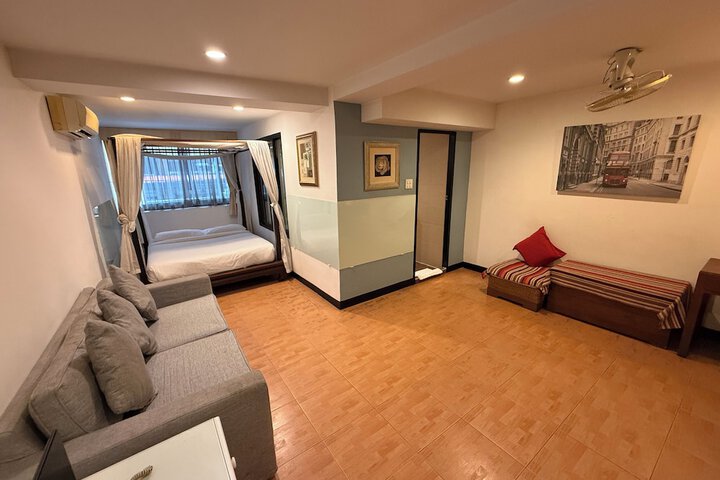 Room 32 of 65