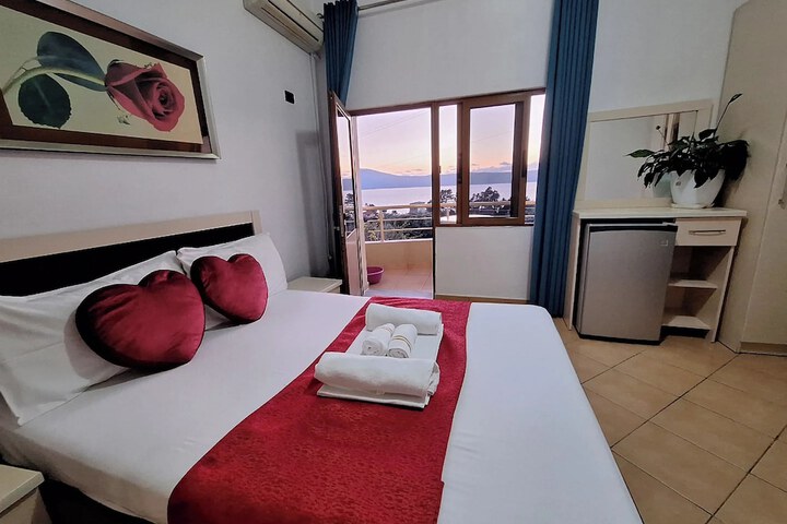 Room 2 of 16