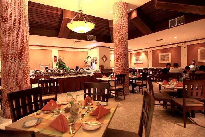 Dining 68 of 69