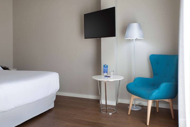 Room 10 of 37