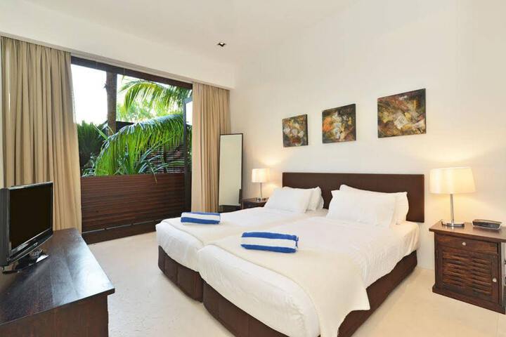 Room 2 of 3