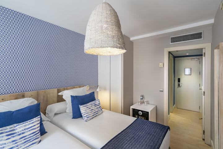 Room 4 of 40