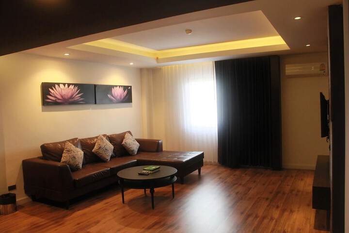 Room 8 of 16