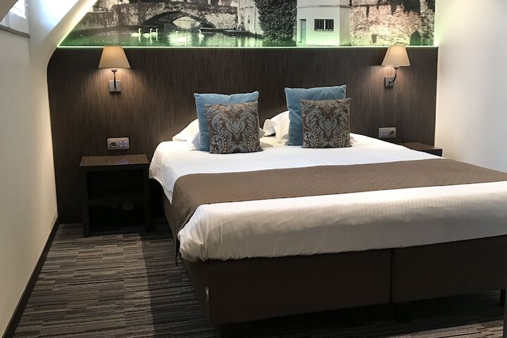 Room 15 of 108