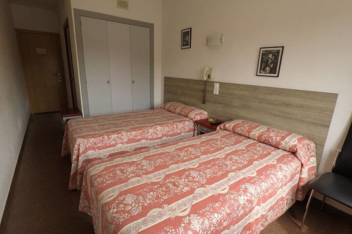 Room 6 of 53