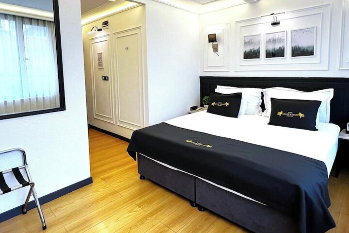 Room 43 of 74