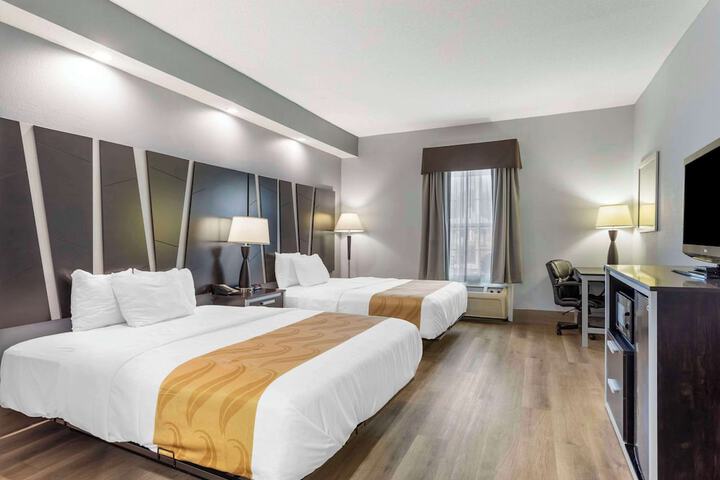 2 Double Beds (12 of 14)
