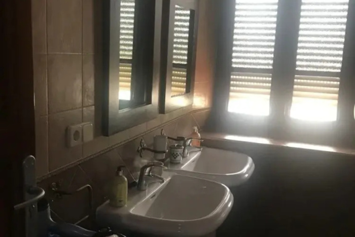 Room 8 of 14