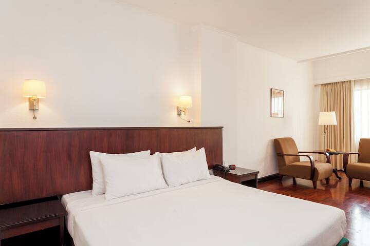 Room 26 of 106