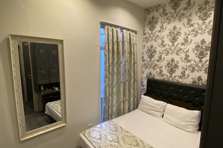 Room 32 of 56