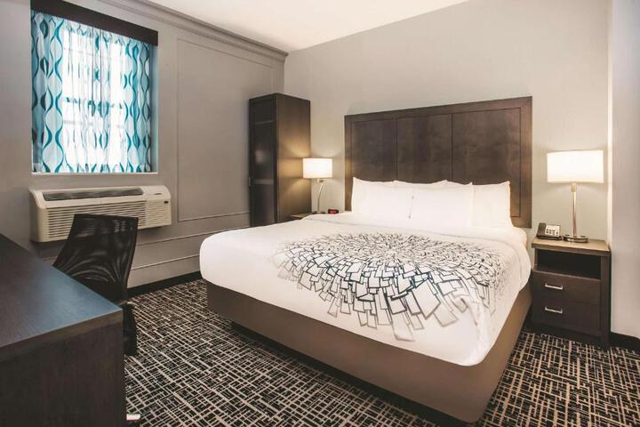Standard Room, King or Two Doubles (5 of 8)