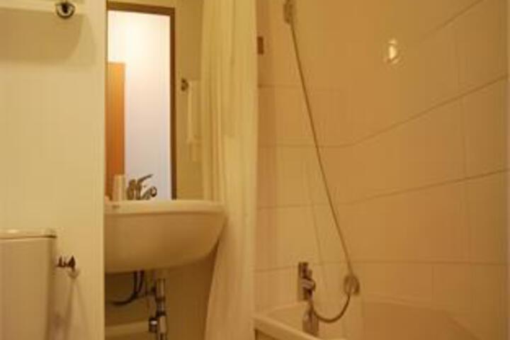 Room 2 of 9