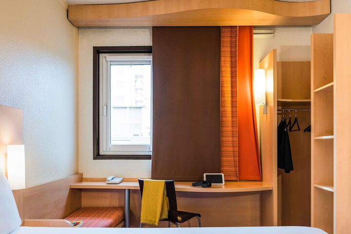Room 7 of 40