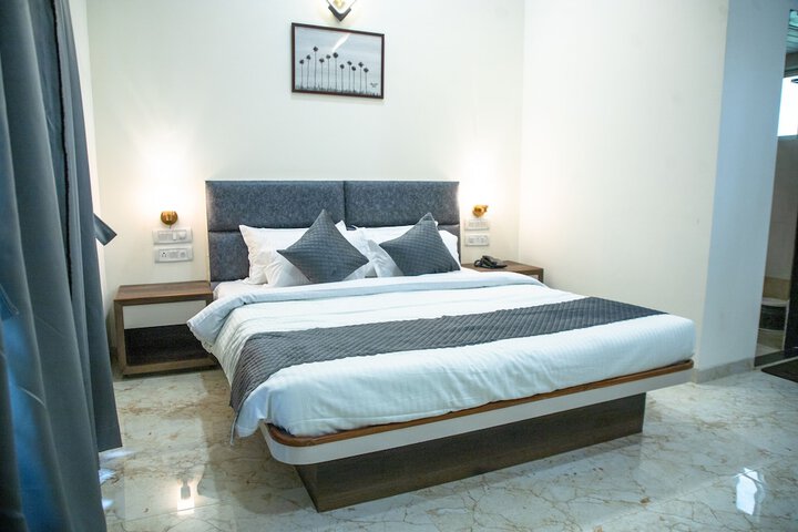 Room 3 of 8